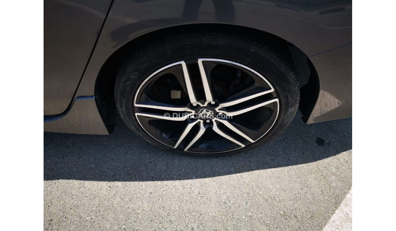 هوندا أكورد 2016 Honda Accord 2.4L V4 Touring | Tons of Features | Superb Condition