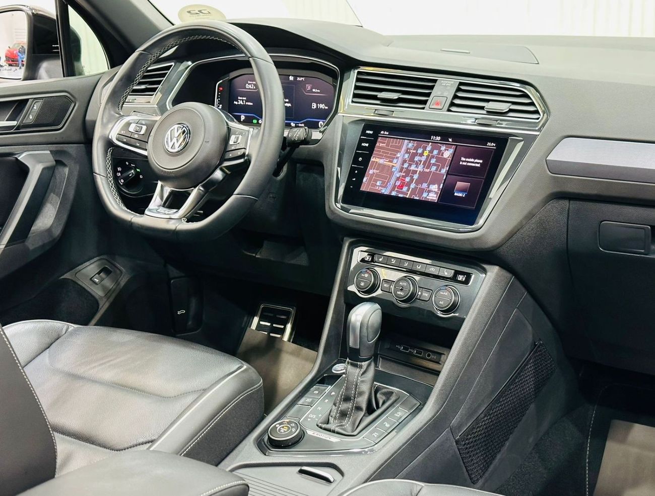 فولكس واجن تيجوان 2020 Volkswagen Tiguan R-Line Black Edition, March 2025 VW Warranty, Full VW Service History, GCC