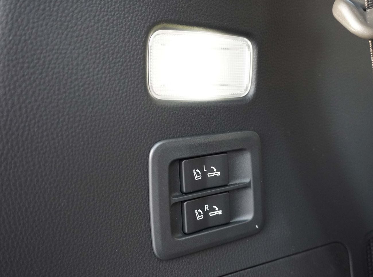 Toyota Land Cruiser GRS 3.3L TDSL (FR&RR DIFF LK, BSM, PKSB, 360 CAMERA)