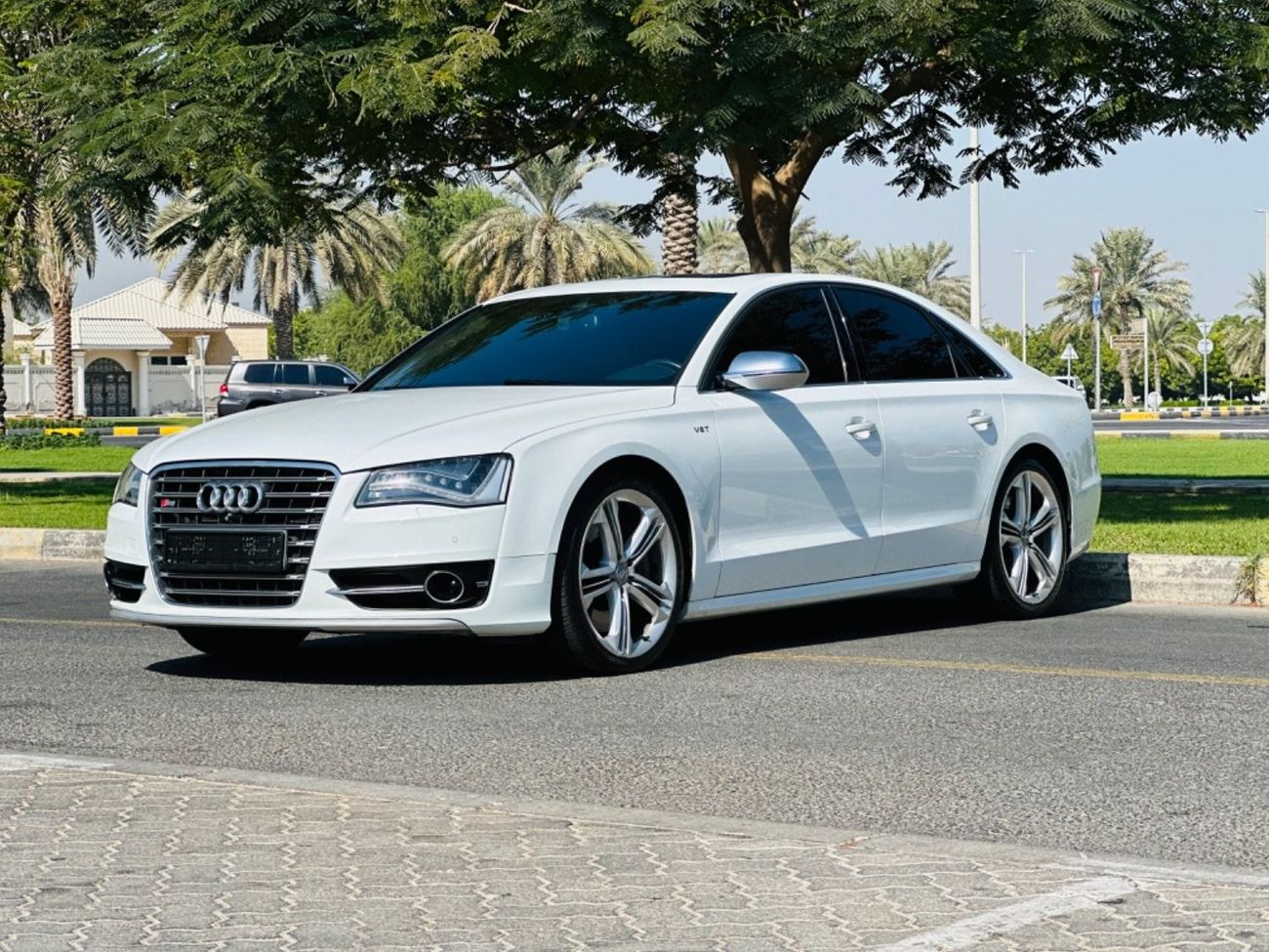 Audi S8 TFSI quattro S-Line 4.2L AUDI S8 MODEL 2014 QUATTRO S LINE FULL OPTION