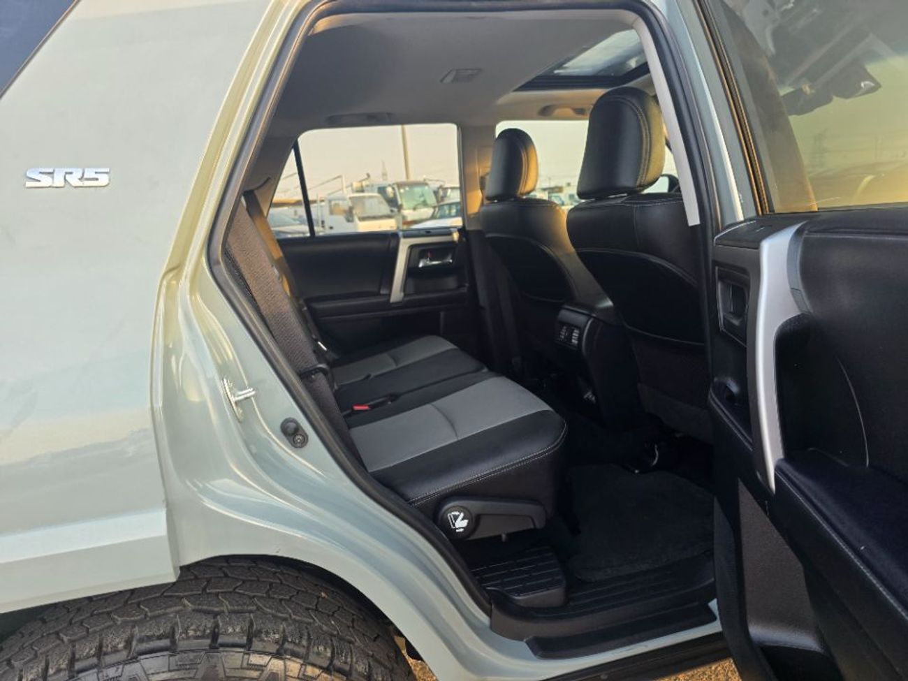 تويوتا Runner4 2022 Model Full option sunroof, 360 camera, 7 seater and 4x4