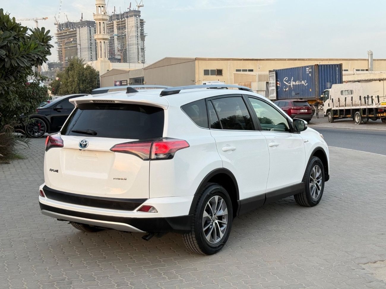 Toyota RAV4 2018 XLE HYBRID KEYLESS US SPEC