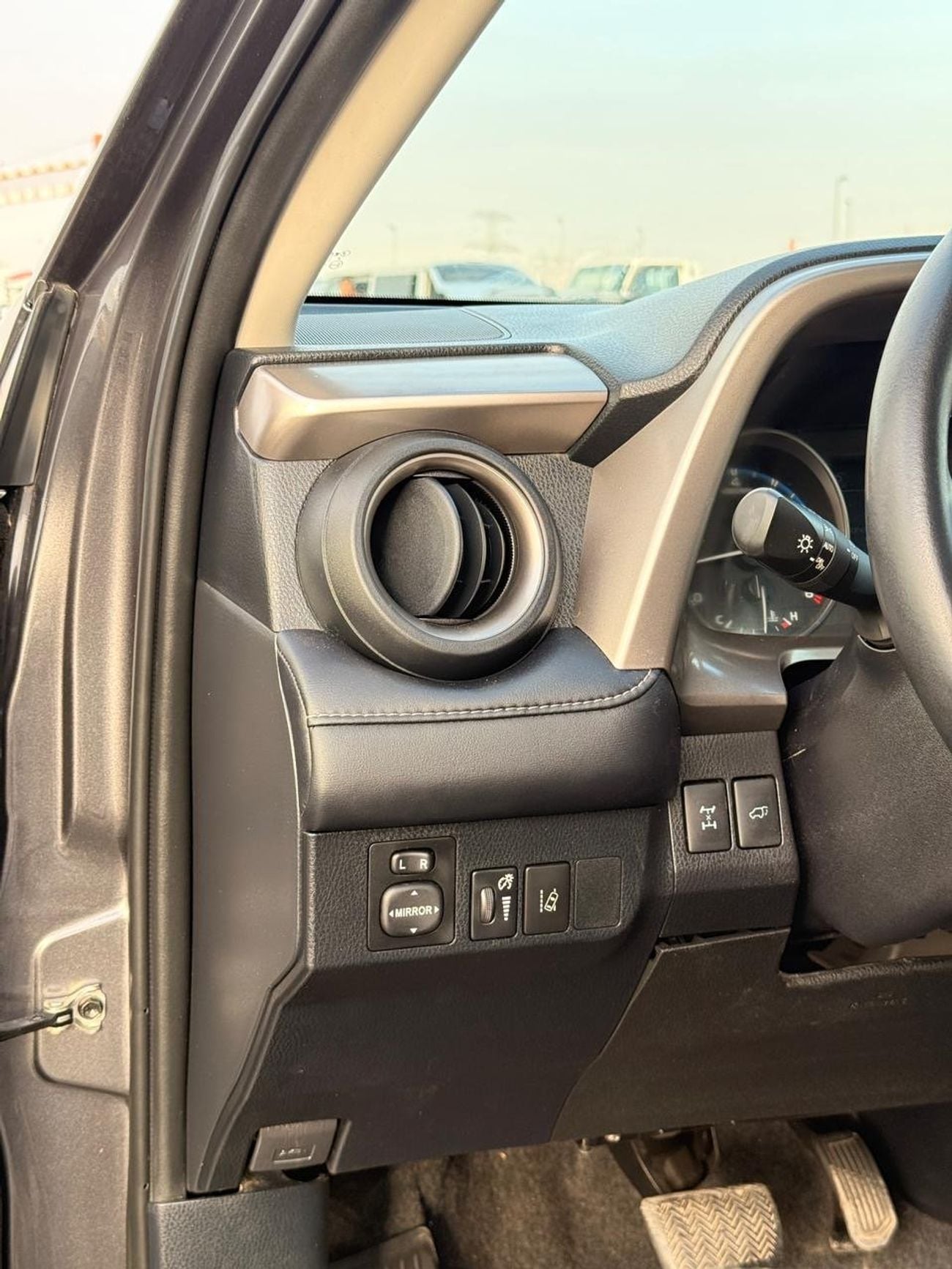 تويوتا راف ٤ XLE // sunroof,, leather seats// full option 2018