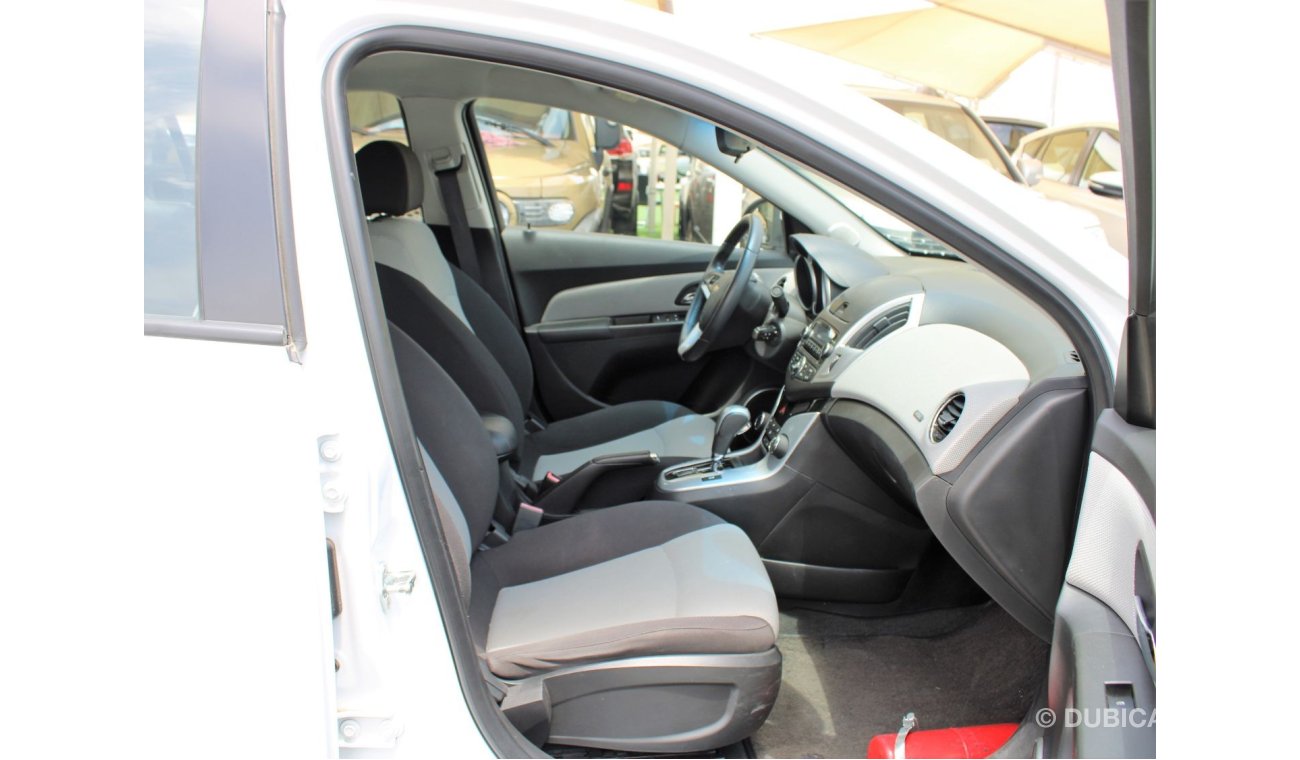 Chevrolet Cruze LT - MID OPTION - CAR IS IN PERFECT CONDITION INSIDE OUT