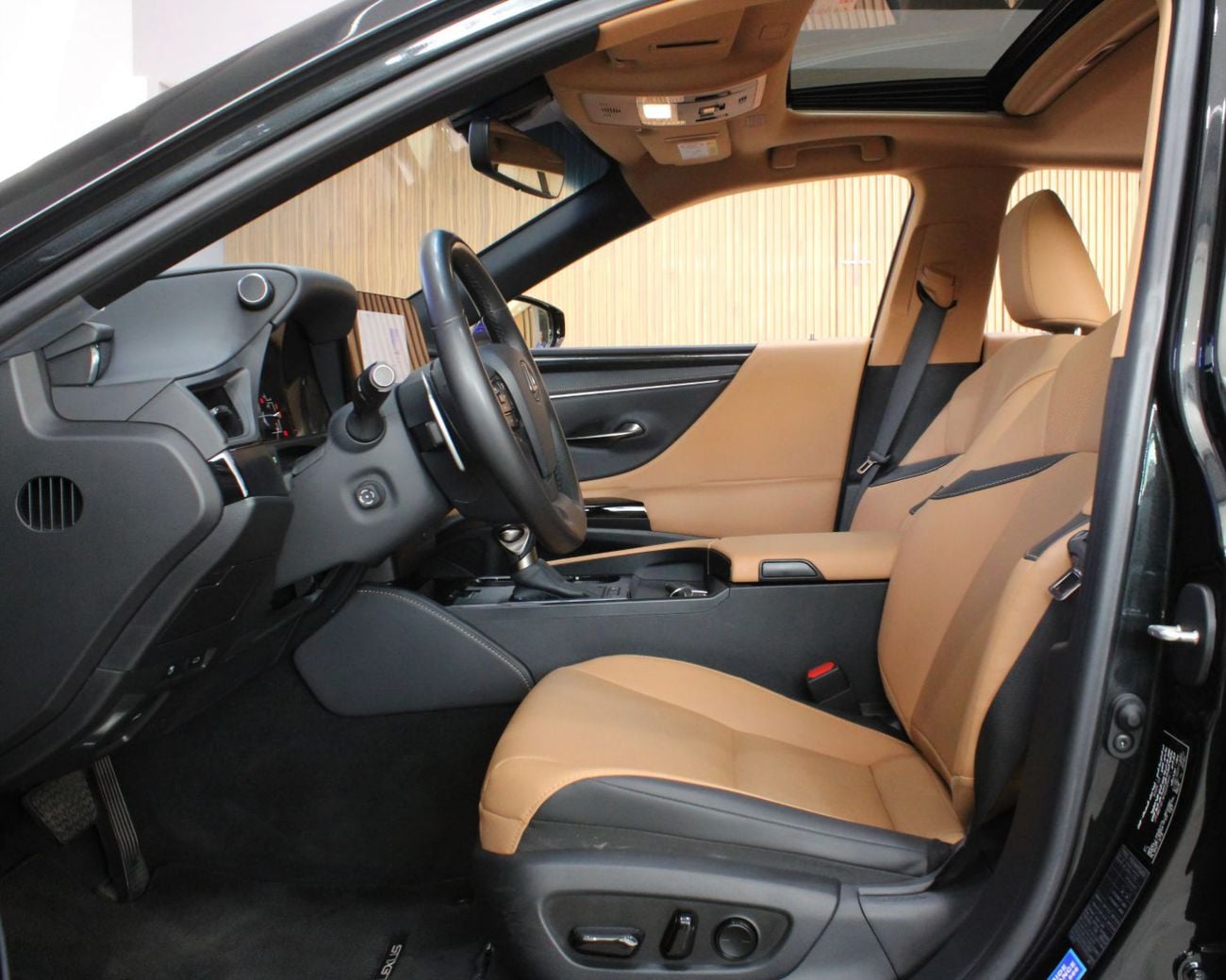 لكزس ES300h GCC // NO ACCIDENTS NO PAINT