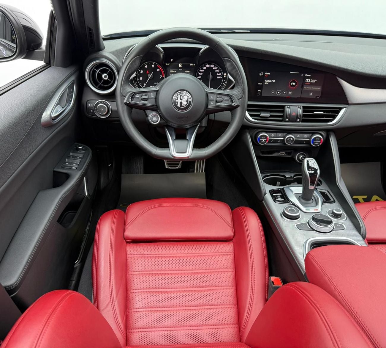 ألفا روميو جوليا 2023 Alfa Romeo Giulia Veloce Q2, 2027 Alfa Romeo Warranty + Service Pack, Very Low Km, GCC