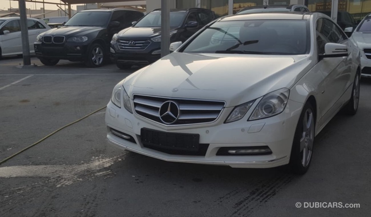 Mercedes-Benz E 250 model 2012 panoramic full service full option low mileage