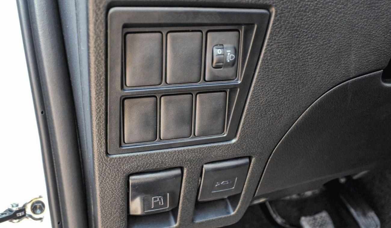 تويوتا هيلوكس GL HILUX 2.4L MT