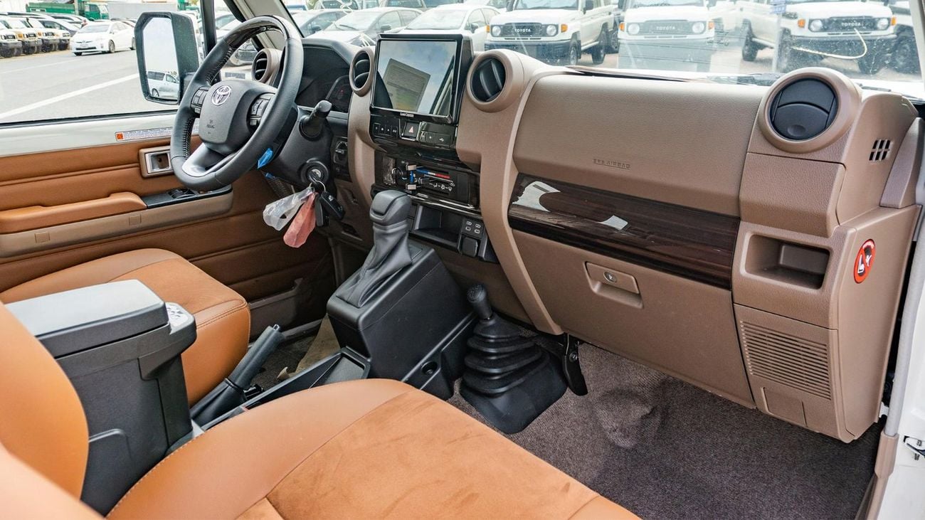 تويوتا لاند كروزر 70 2026 Toyota Land Cruiser LC71 2.8L AT Diesel Full option (Silver)