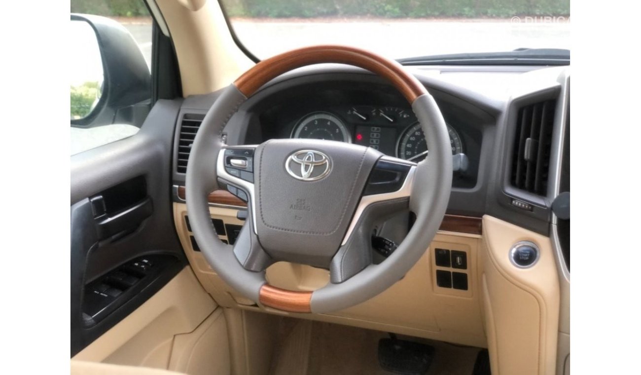 Toyota Land Cruiser GXR MODEL 2016 GCC CAR PERFECT CONDITION INSIDE AND OUTSIDE FULL ELECTRIC CONTROL STEERING CONTROL B