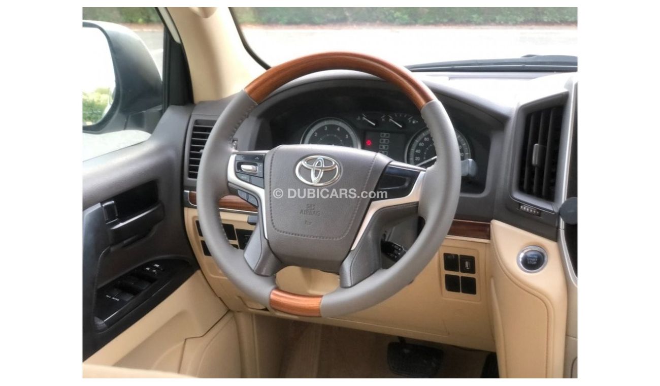 Toyota Land Cruiser GXR MODEL 2016 GCC CAR PERFECT CONDITION INSIDE AND OUTSIDE FULL ELECTRIC CONTROL STEERING CONTROL B