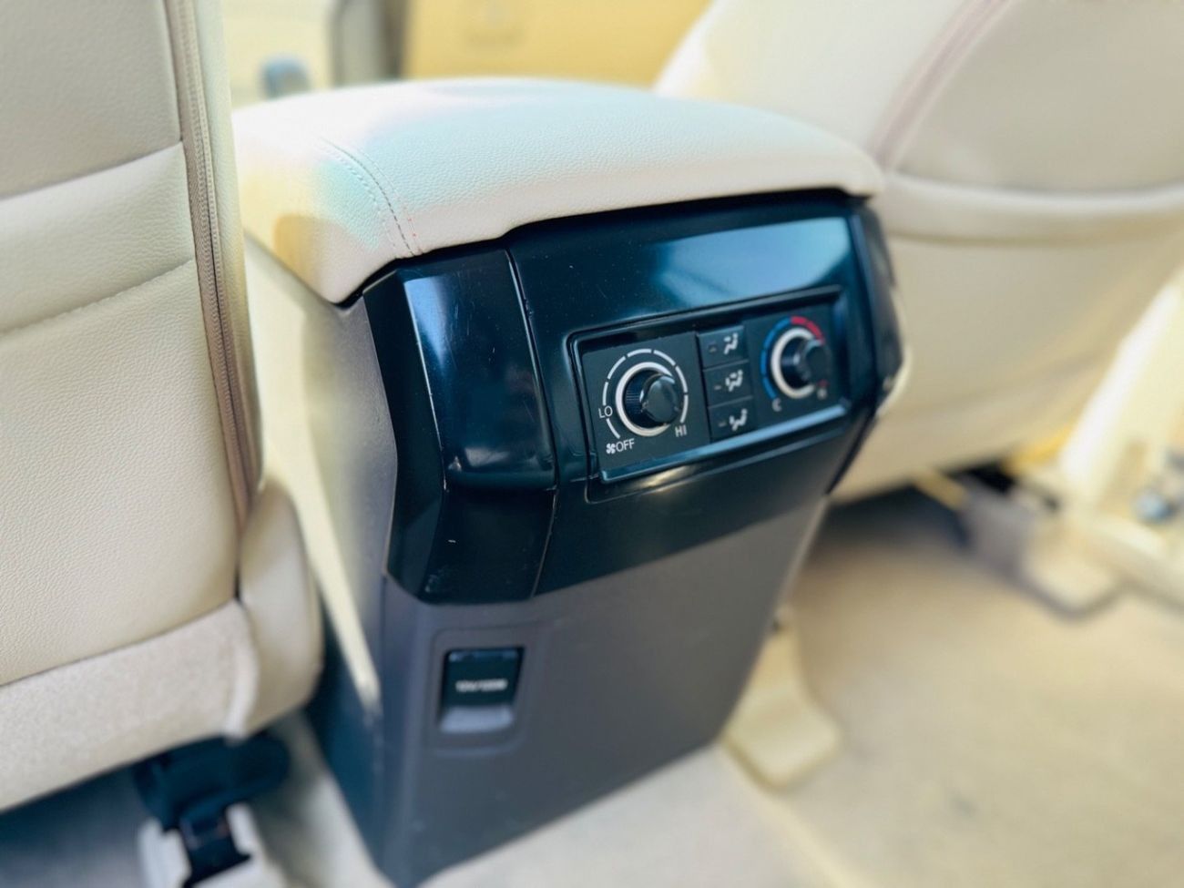 تويوتا برادو Toyota prado 2019 v4 full options