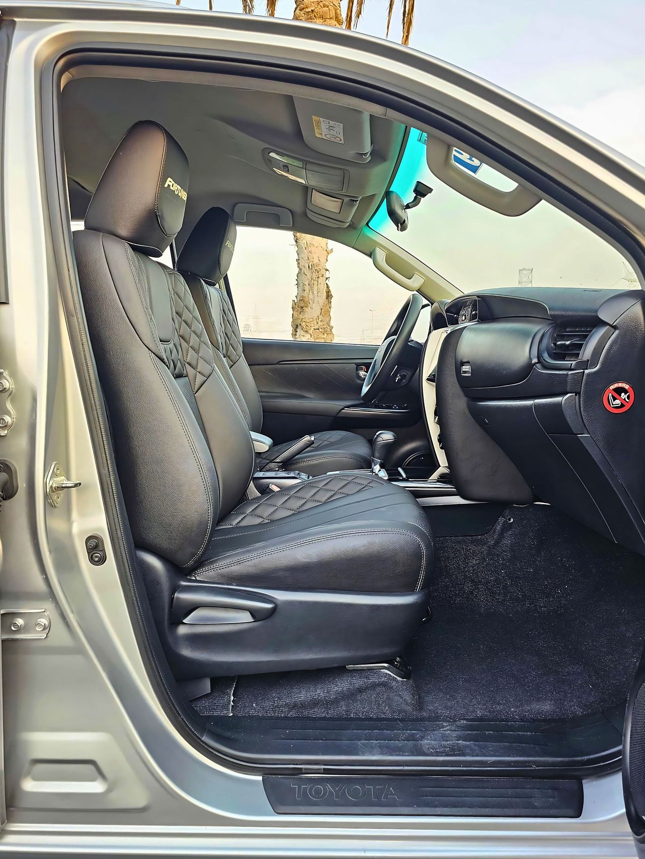 تويوتا فورتونر EXR V4 4WD/ LEATHER SEATS/ DVD/ REAR CAMERA/ LOT# 102396