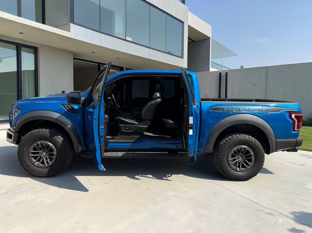 Ford F 150 Raptor FORD F-150 RAPTOR | 2020 | GCC SPECS | 3.5L V6 4WD | AED 195,000 | AED 3,120 PM