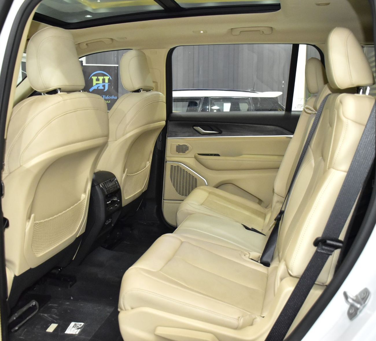 جيب جراند شيروكي EXCELLENT DEAL for our Jeep Grand Cherokee L 4x4 Limited ( 2021 Model ) in White Color GCC Specs