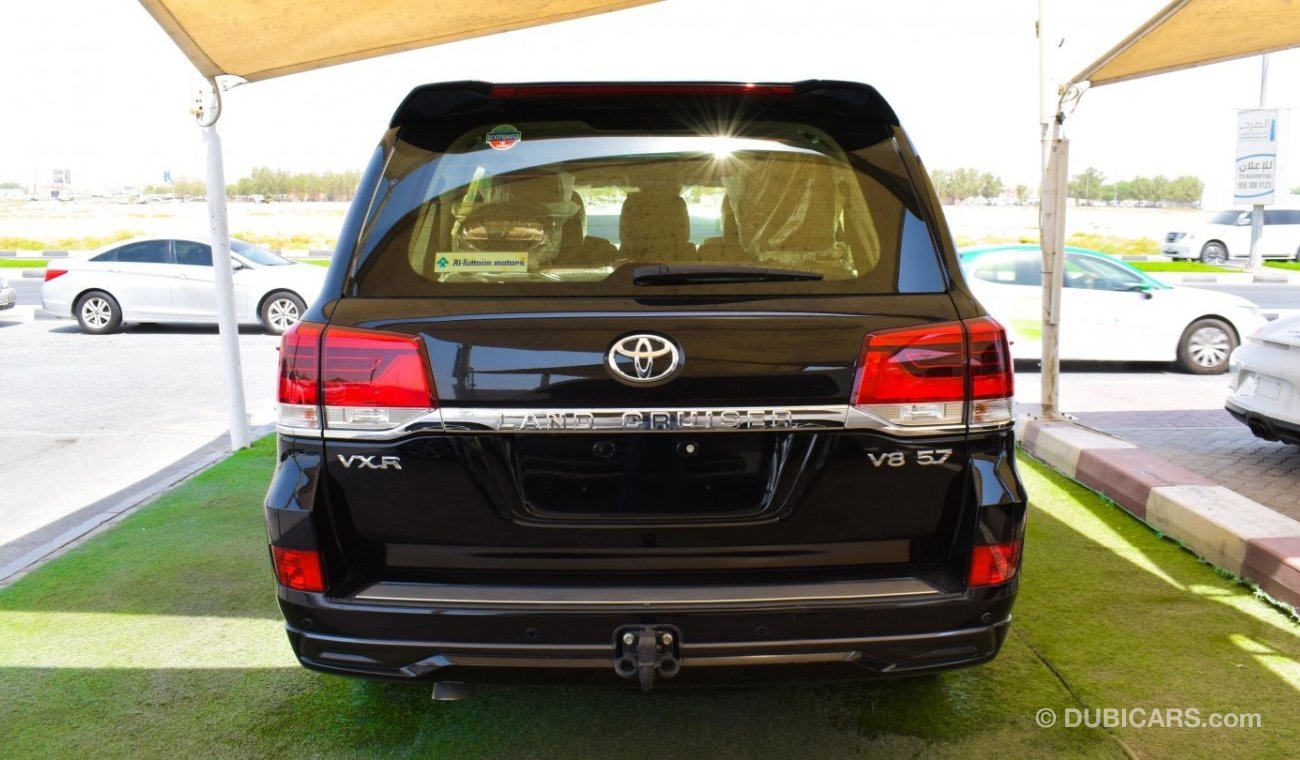 Toyota Land Cruiser VXR V8 5.7 L