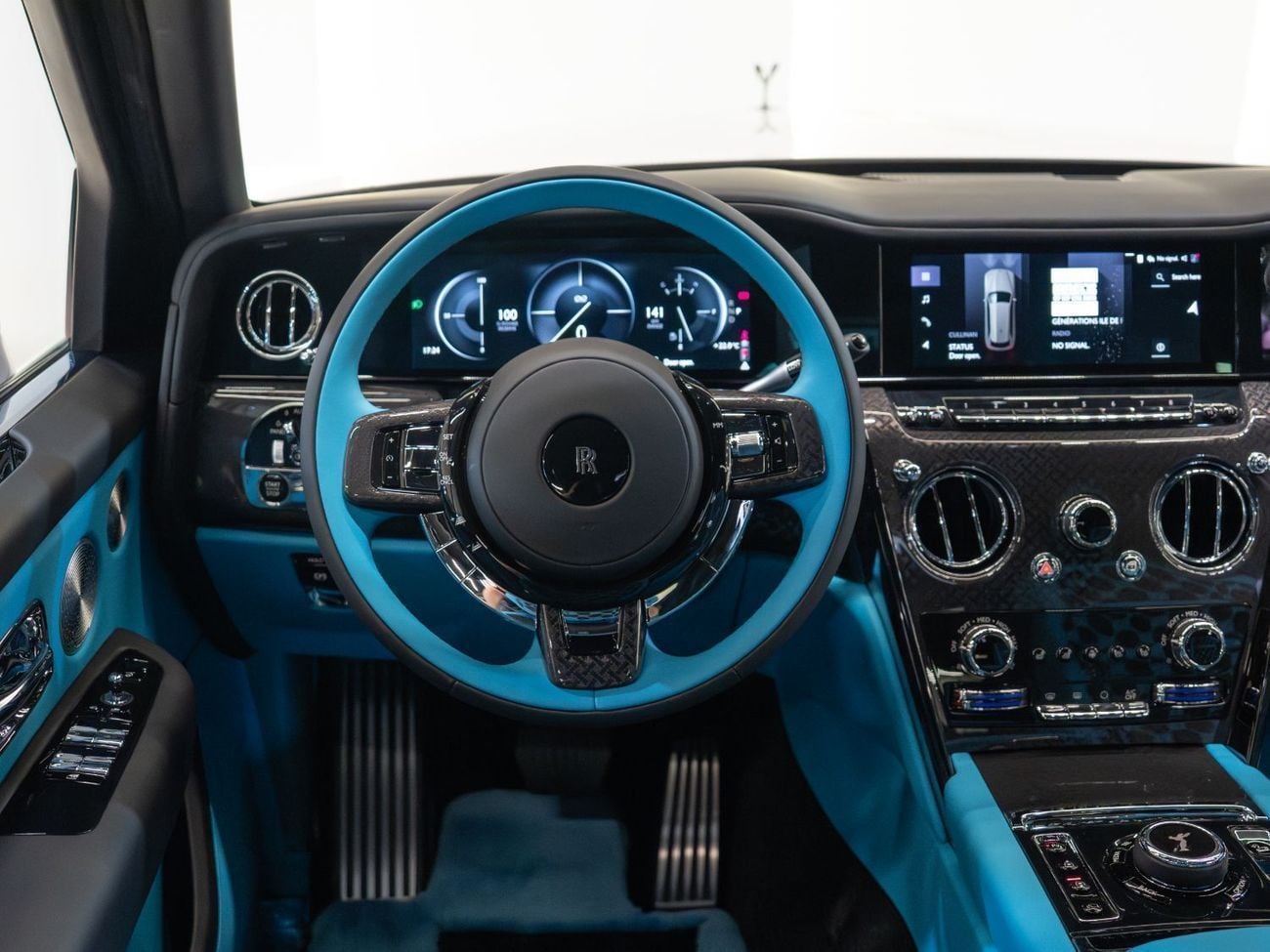 رولز رويس كولينان - BESPOKE TWO-TONE | GUCCI INTERIOR | BRAND NEW | 2025 | BLACK BADGE EDITION | 0 KM | FULL OPTION