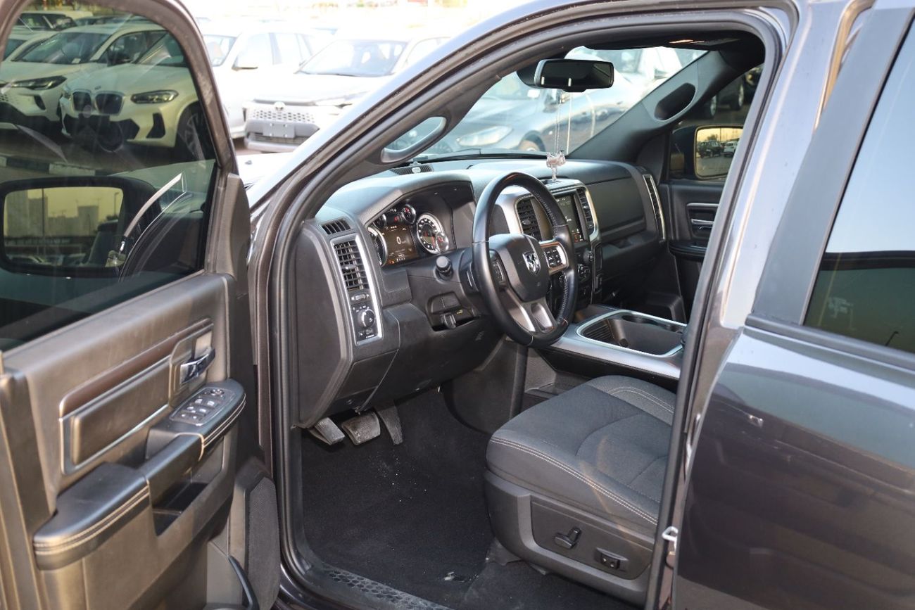 RAM 1500 Classic 5.7L Crew Cab Utility (5 Seater)