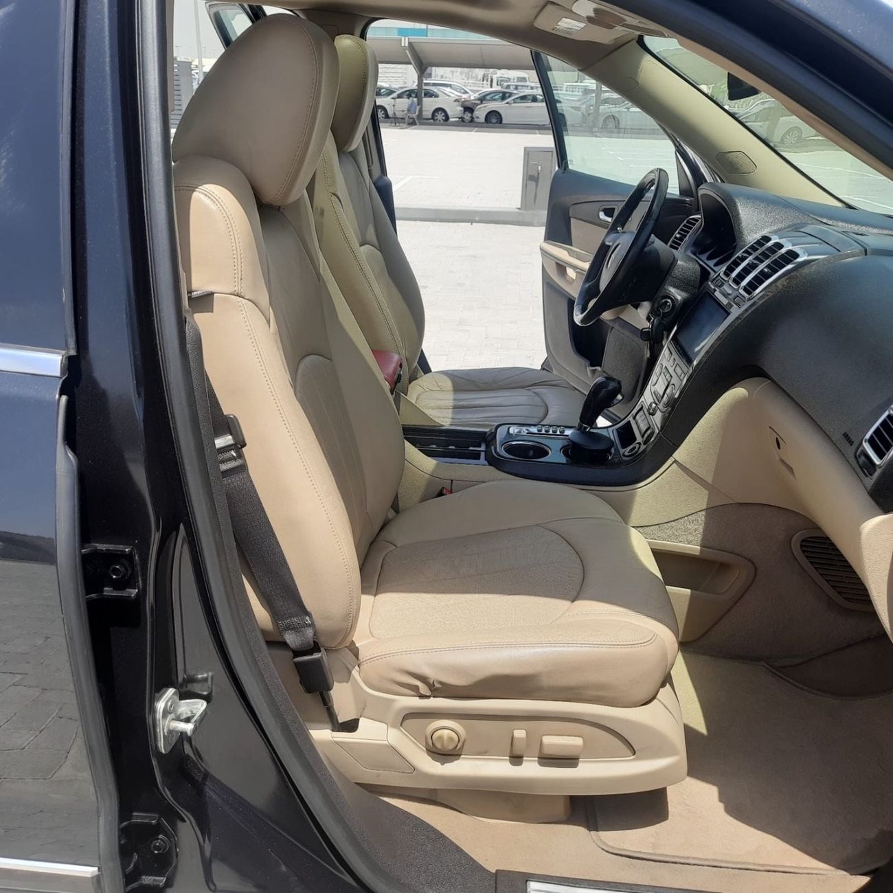 GMC Acadia SLE GMC Acadia Model 2012   GCC -- full opsions no 1 very very- VERY GOOD CONDITION