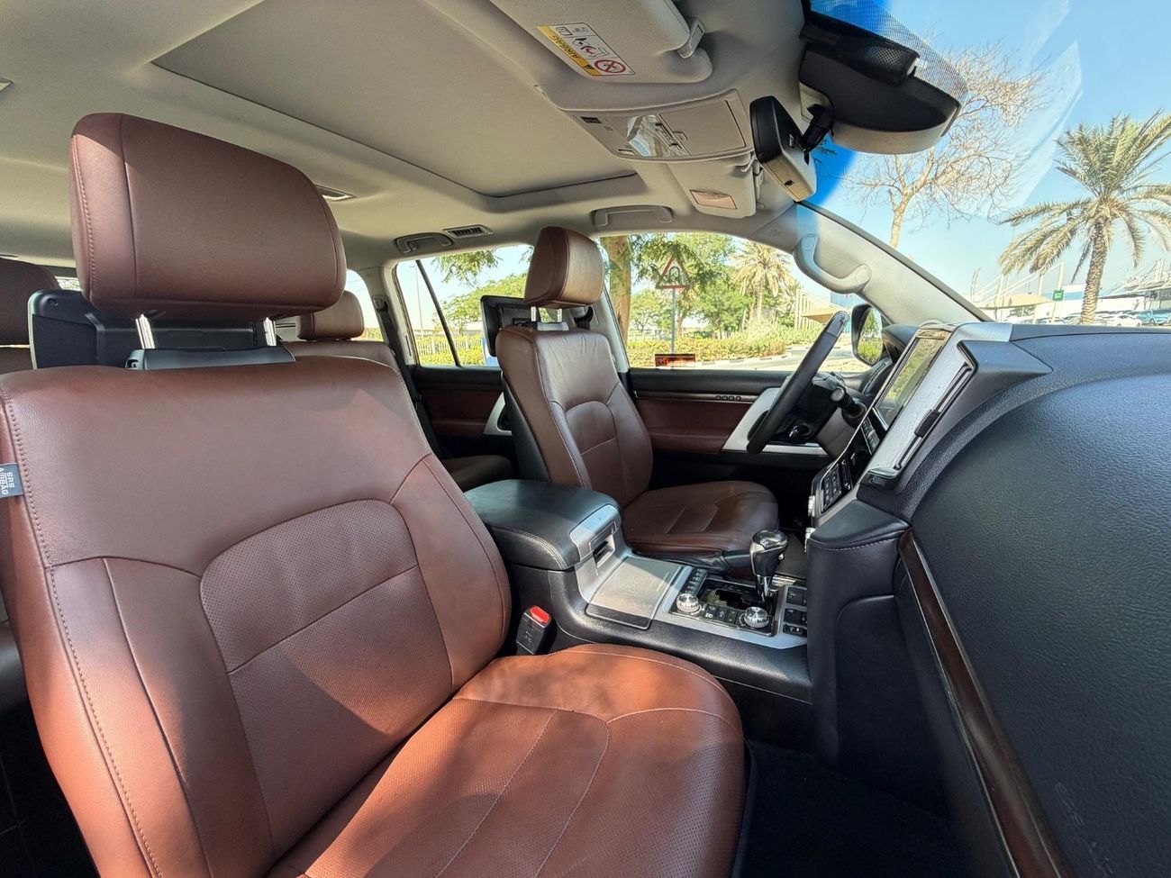 Toyota Land Cruiser VXR 5.7L 4WD