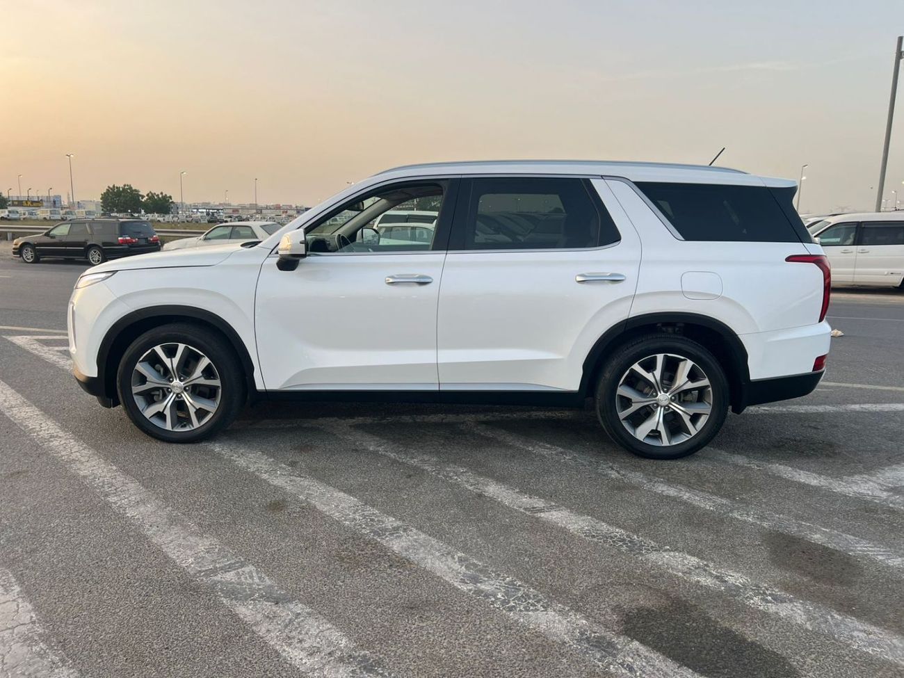 Hyundai Palisade 2021 Hyundai Palisade Sel - 3.8L V6 - Auto Trunk - Leather & Electric Seat - Key Engine Start Option