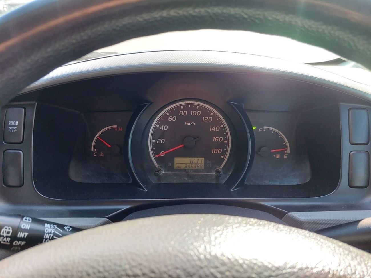 Toyota Hiace TOYOTA HIACE COMMUTER VAN RHD 2012 MODEL 3.0 L DIESEL AUTOMATIC(PM13847)