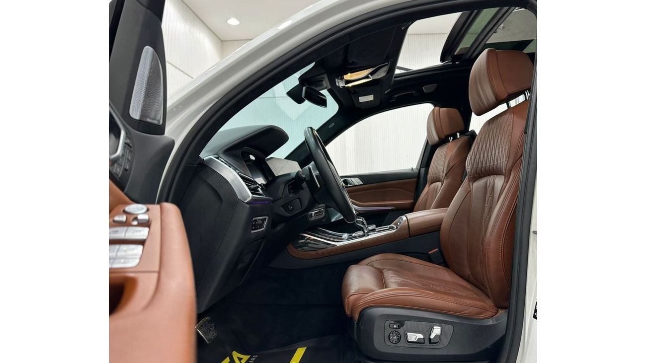 BMW X7 M50i 2022 BMW X7 xDrive50i M-Sport, Dec 2027 BMW Warranty + Service Pack, Full Options, Low Kms, GCC