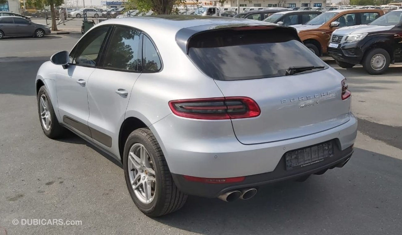 Porsche Macan S 2014 3.0 V6  full option  GCC SPEC  82330km  105000 AED