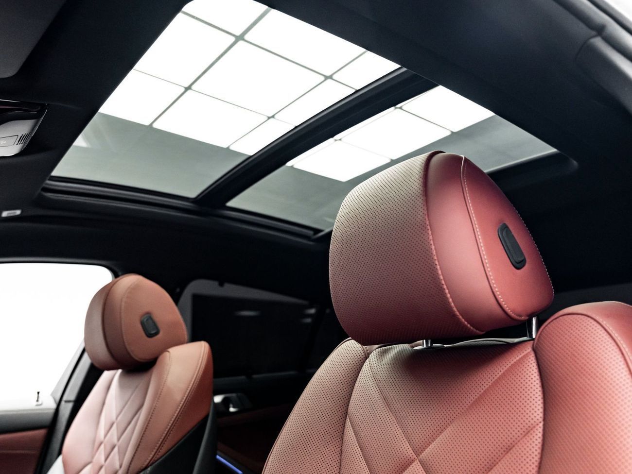 BMW X6 40i M Sport 3.0L 2025 BMW X6 XDrive 40i, 2029 BMW Warranty + Service Contract, Low KMs, GCC