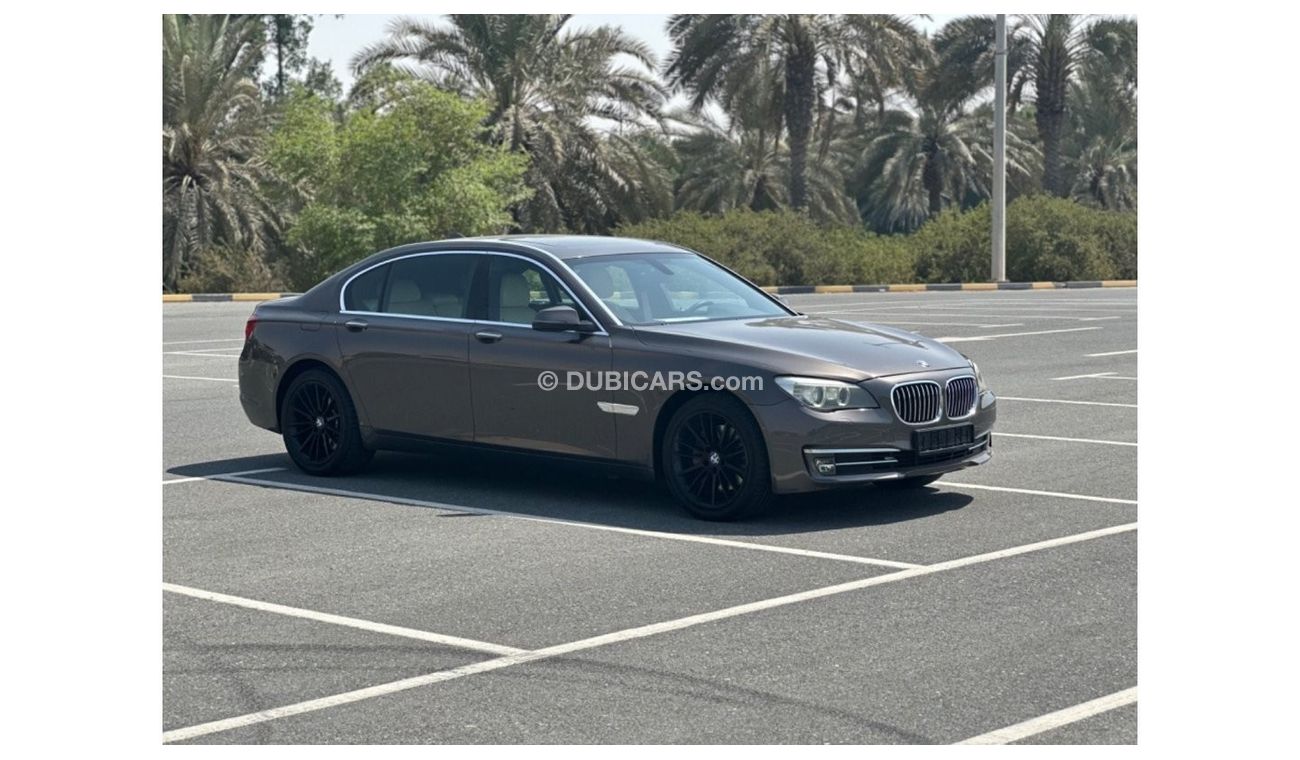 BMW 730Li Exclusive MODEL 2014 GCC CAR PERFECT CONDITION INSIDE AND OUTSIDE FULL T