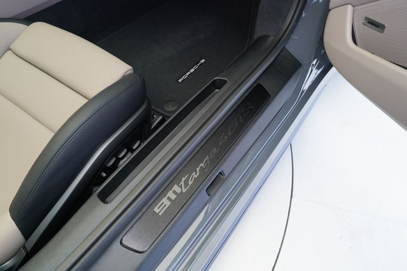 Porsche 911 Targa 4GTS 3.0L (450 HP)