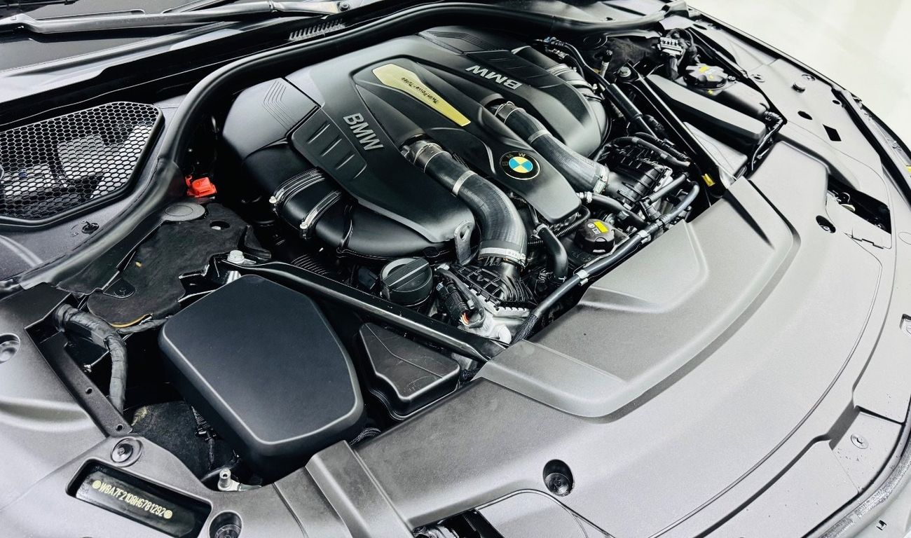 بي أم دبليو 750Li M Sport 4.4L (523 HP)