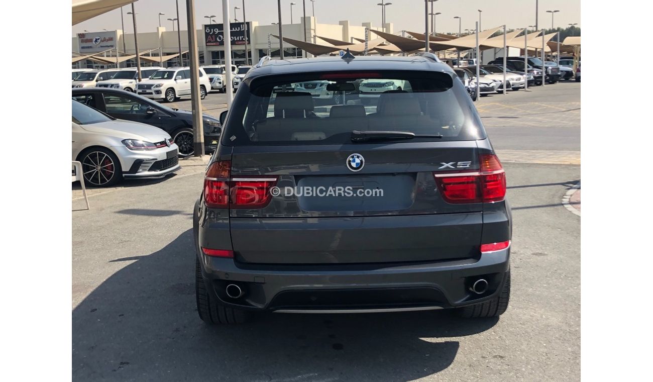 بي أم دبليو X5 موديل 2011 خليجي فل مواصفات بانوراما ومثبت سرعه وتحكم كهربي كامل ونظام صوت ممتاز و5 كاميرات