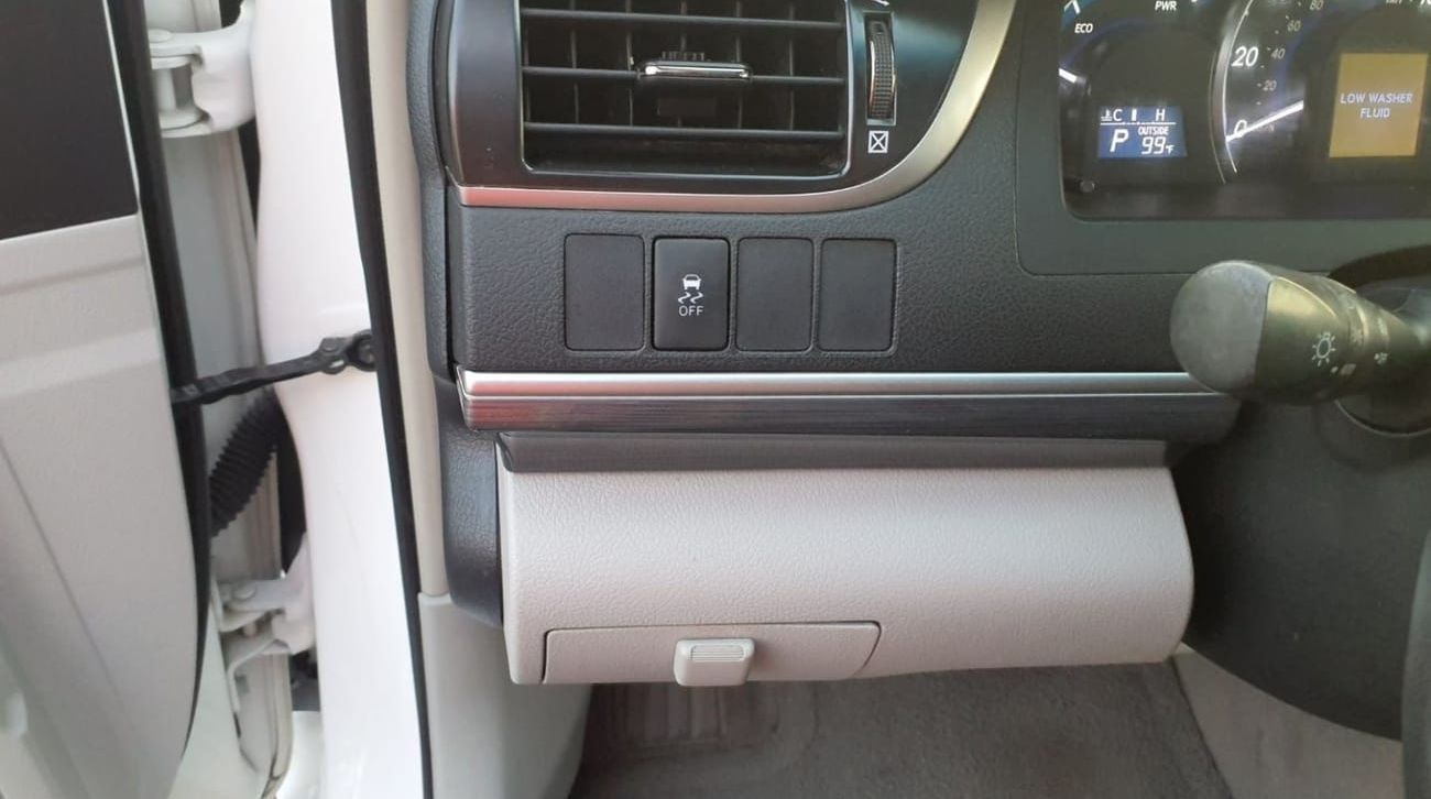 تويوتا كامري Toyota Camry XLE Hyrbrid