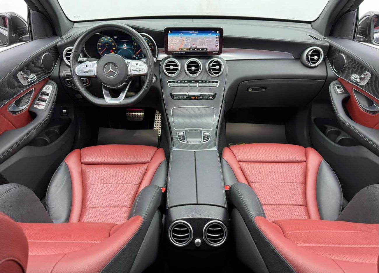 مرسيدس بنز GLC 200 4Matic 2022 Mercedes Benz GLC200 4MATIC Coupe, 2027 MB Warranty, Full MB Service History, Fully Load