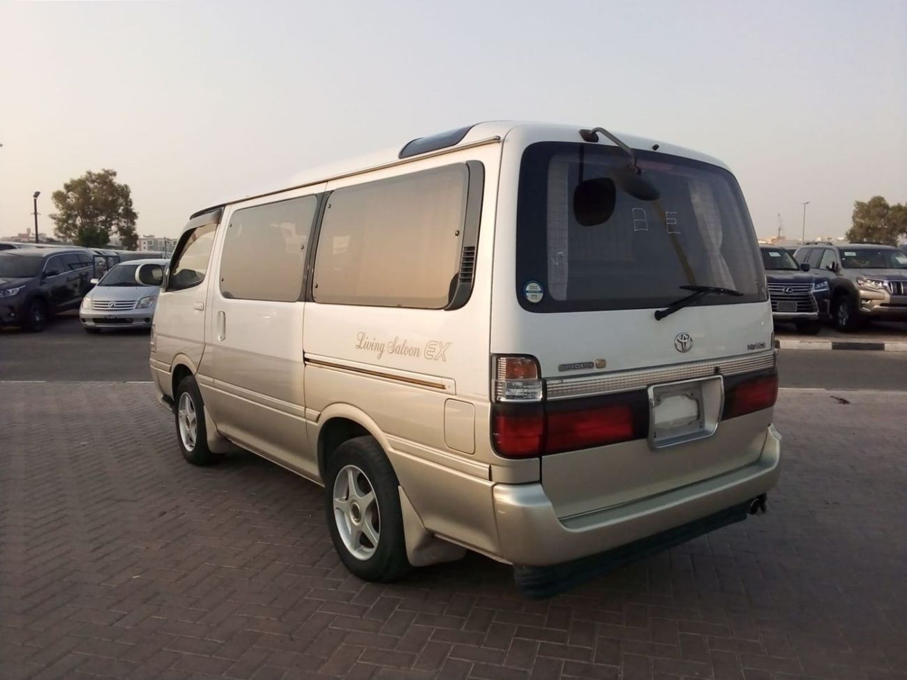 Toyota Hiace TOYOTA HIACE VAN RIGHT HAND DRIVE(PM31184)