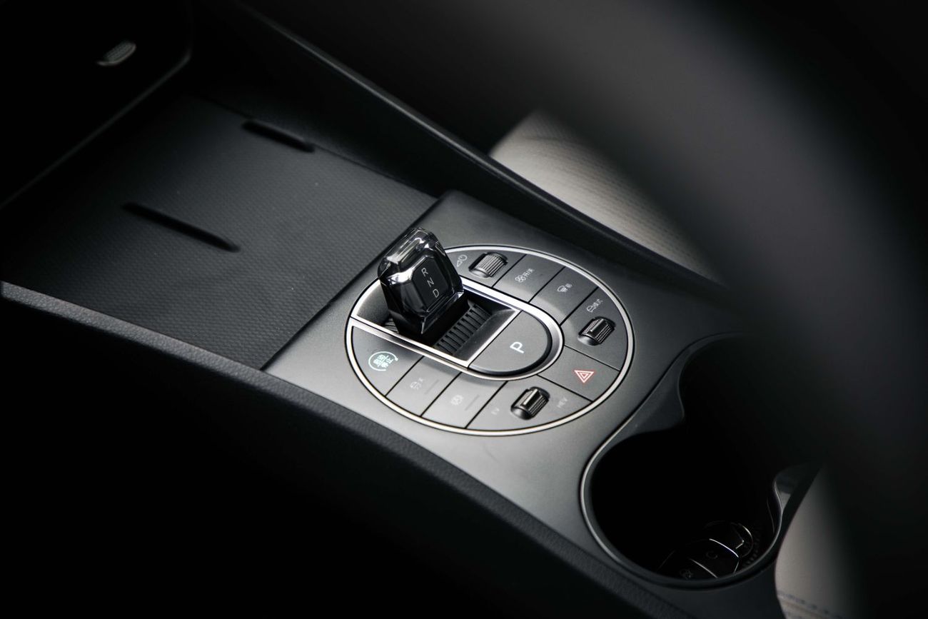 بي واي دي سيل 05 DM-i ID Luxury 1.5L - Black Inside Grey | Export Only