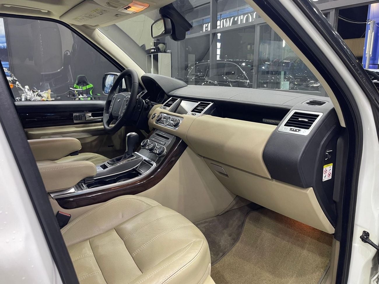 Land Rover Range Rover Sport HSE Land Rover Range Rover Sport 2011 GCC Spec Original paint