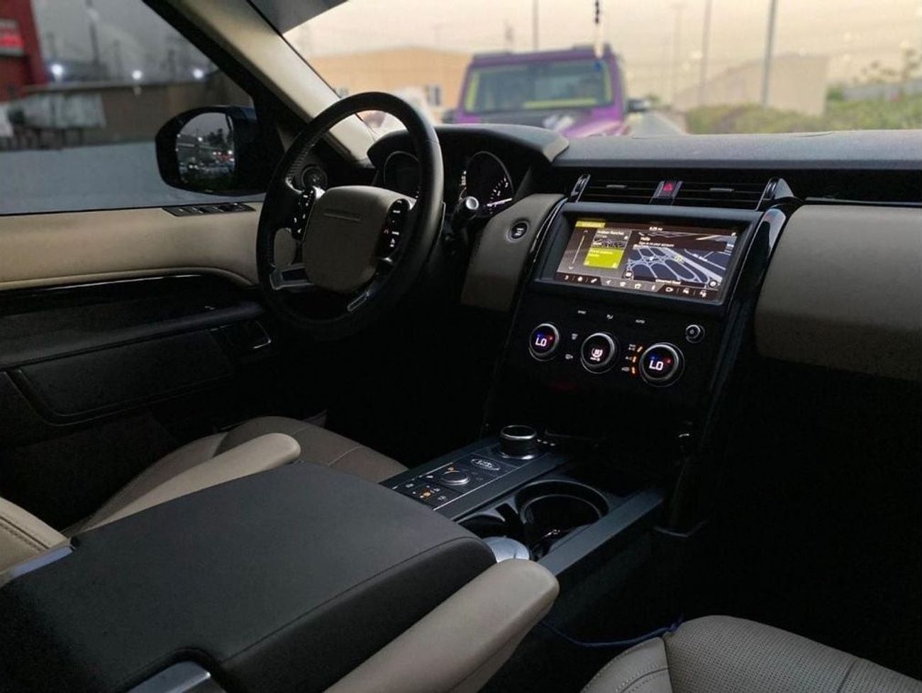 Land Rover Discovery GCC SPECS - 1ST OWNER - FULL SERVICE HISTORY - 4 CYLINDER - 7 SEATER 1 YEAR DEALER WARRANY