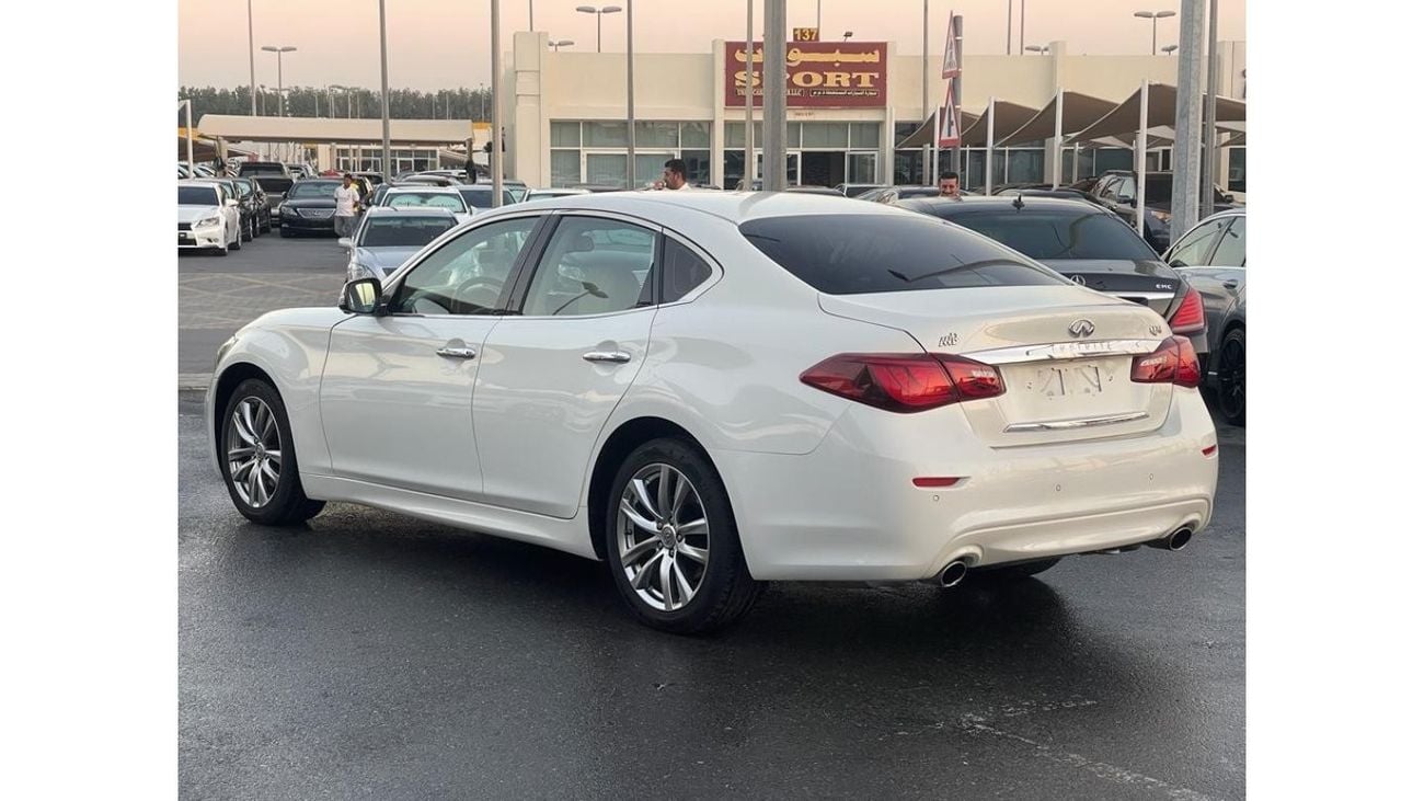 Infiniti Q70 Luxury Infiniti Q70_Gcc_2017_Excellent_Condition _Full option