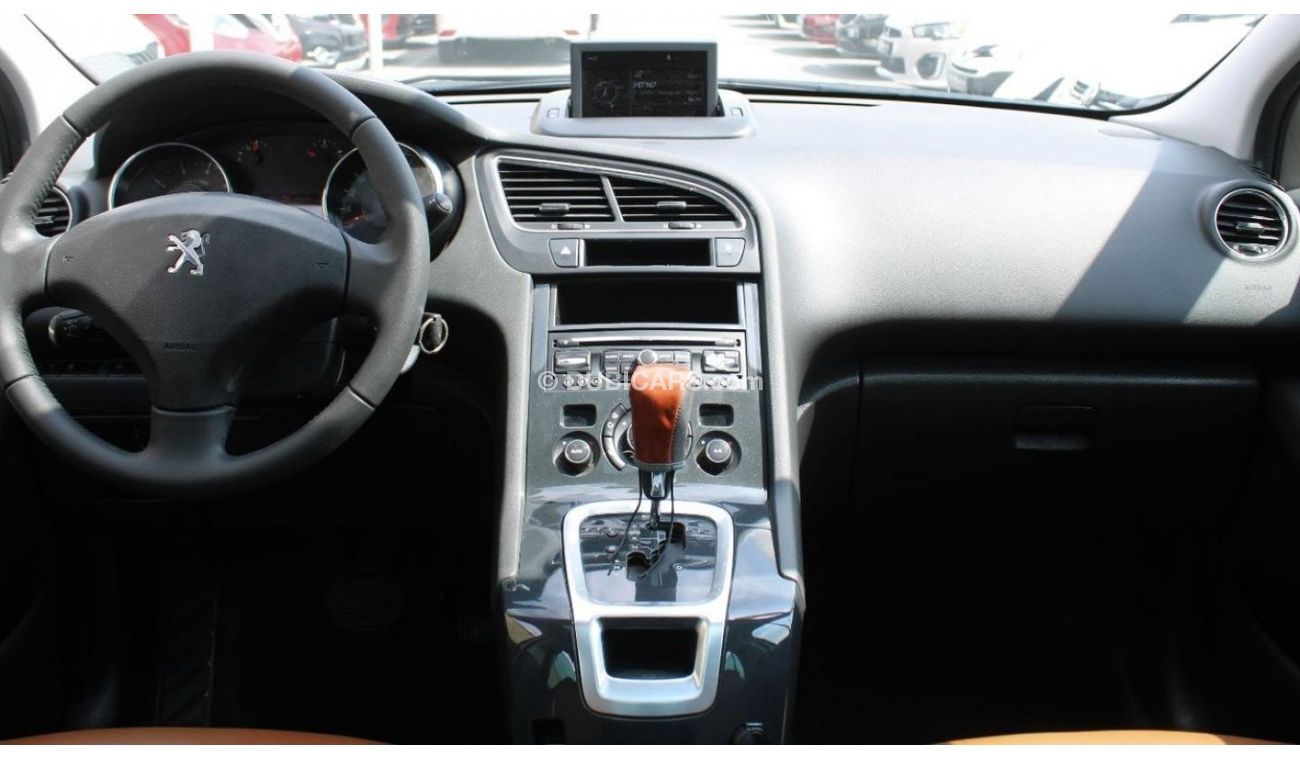 Peugeot 5008 Premium ACCIDENTS FREE - GCC- ORIGINAL PAINT - ENGINE 1600 CC - FULL OPTION - PERFECT CONDITION INSI
