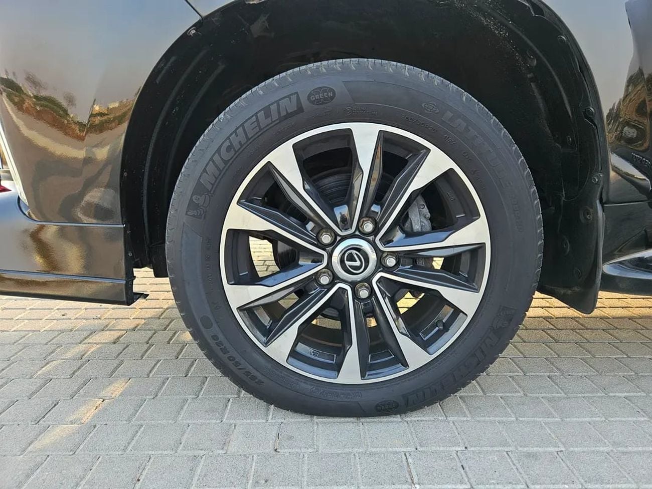 Lexus LX570 LX 570 | GCC Specs | Facelift To Very Neat And Clean With Low KM Premium SUV
