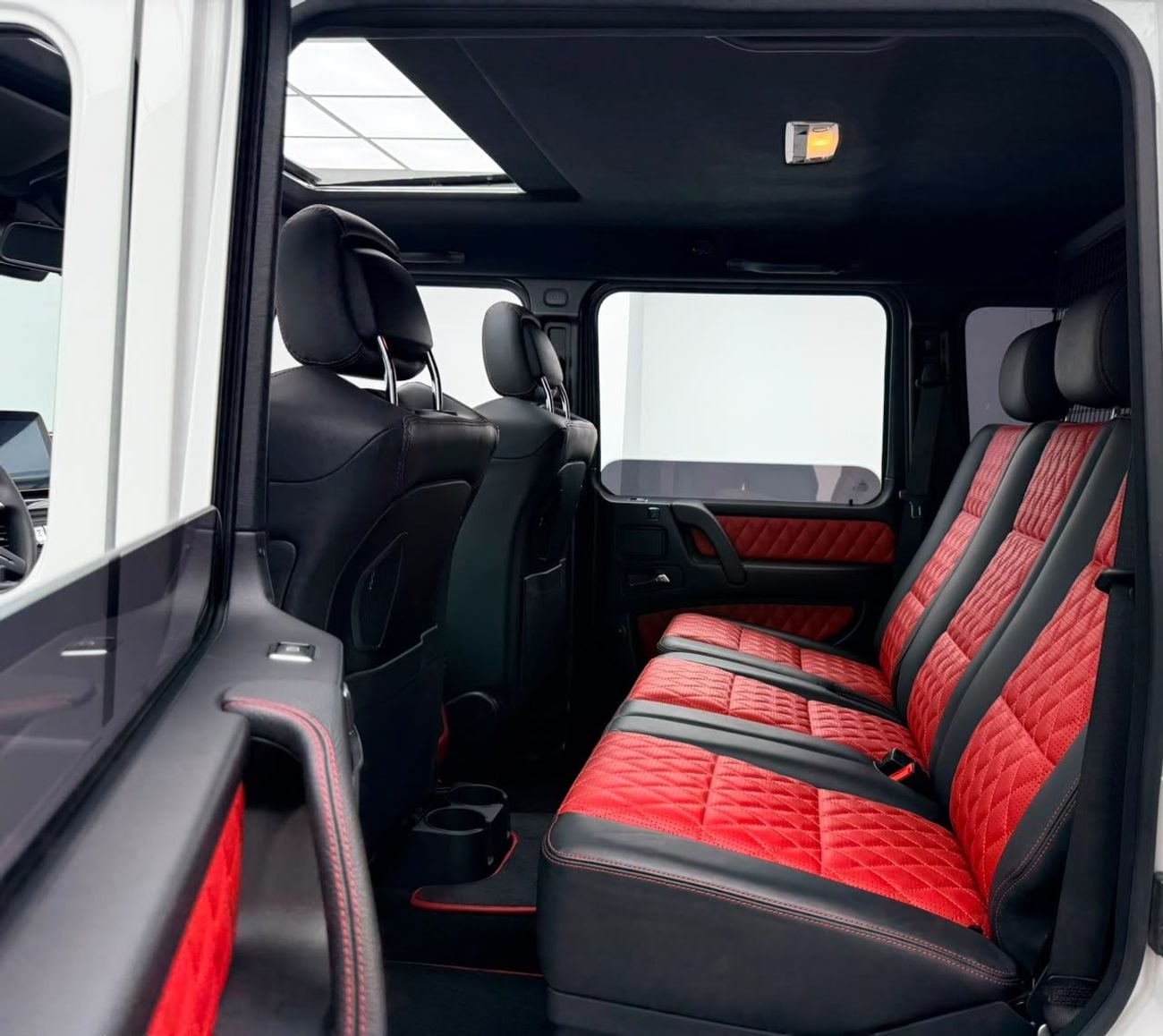 Mercedes Benz G63 AMG STD 2017 Mercedes G63 AMG, Full Mercedes Service History, Carbon Fiber Interior, Very Low Km, GCC