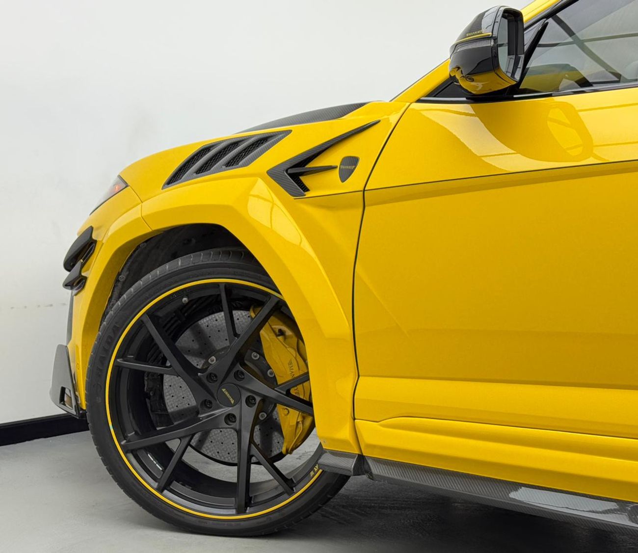 لامبورغيني اوروس STD 4.0T V8 2020 Lamborghini Urus Mansory Kit ,Warranty ,Service History ,Excellent Condition ,CANAD