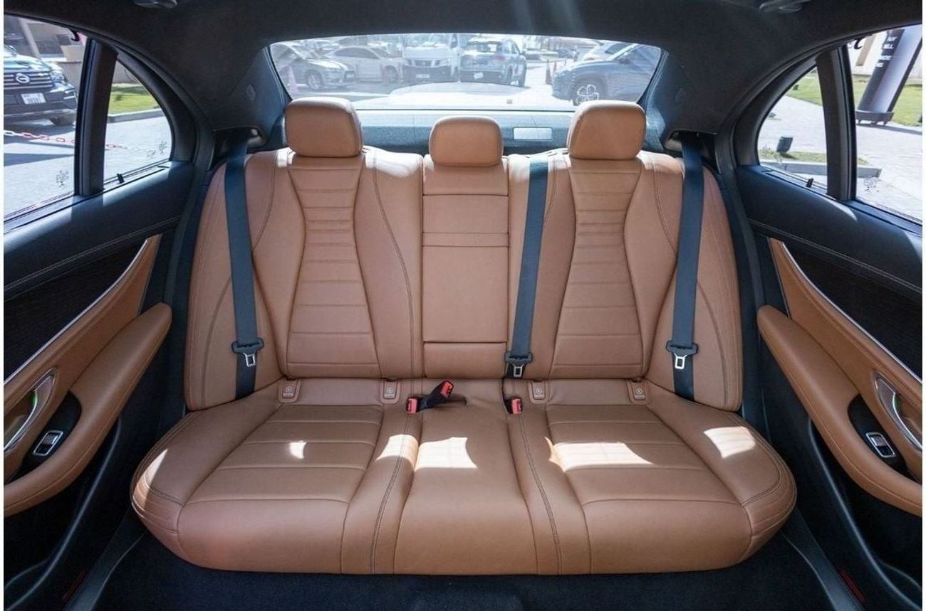 Mercedes-Benz E300 Mercedes-Benz E300 2022 GCC under Agency Warranty and Service Contract with Flexible Down-Paymen