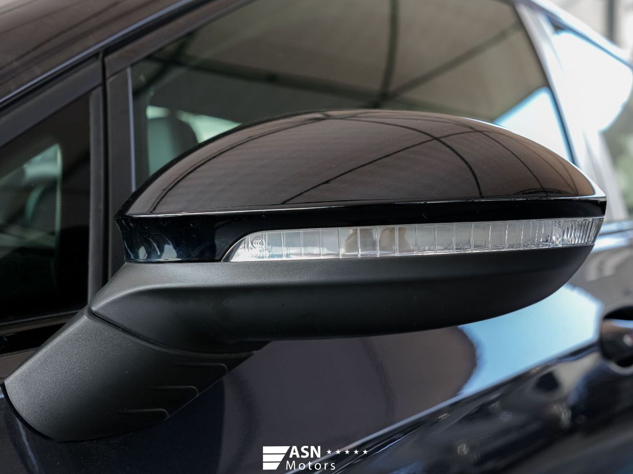 فولكس واجن جولف R-Line Black Package 1.5 Turbo 2025 (Harman Kardon + HUD)