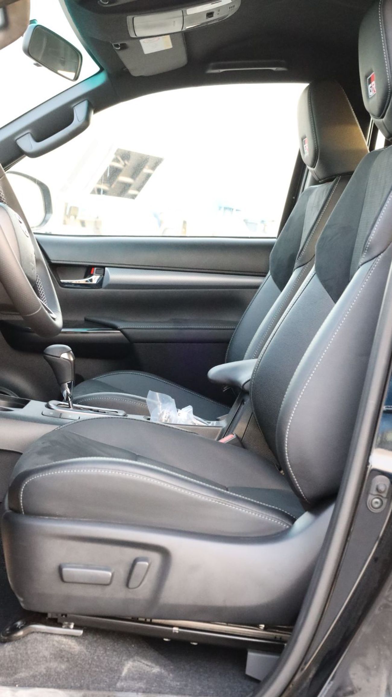 تويوتا هيلوكس GR Sport 4.0L