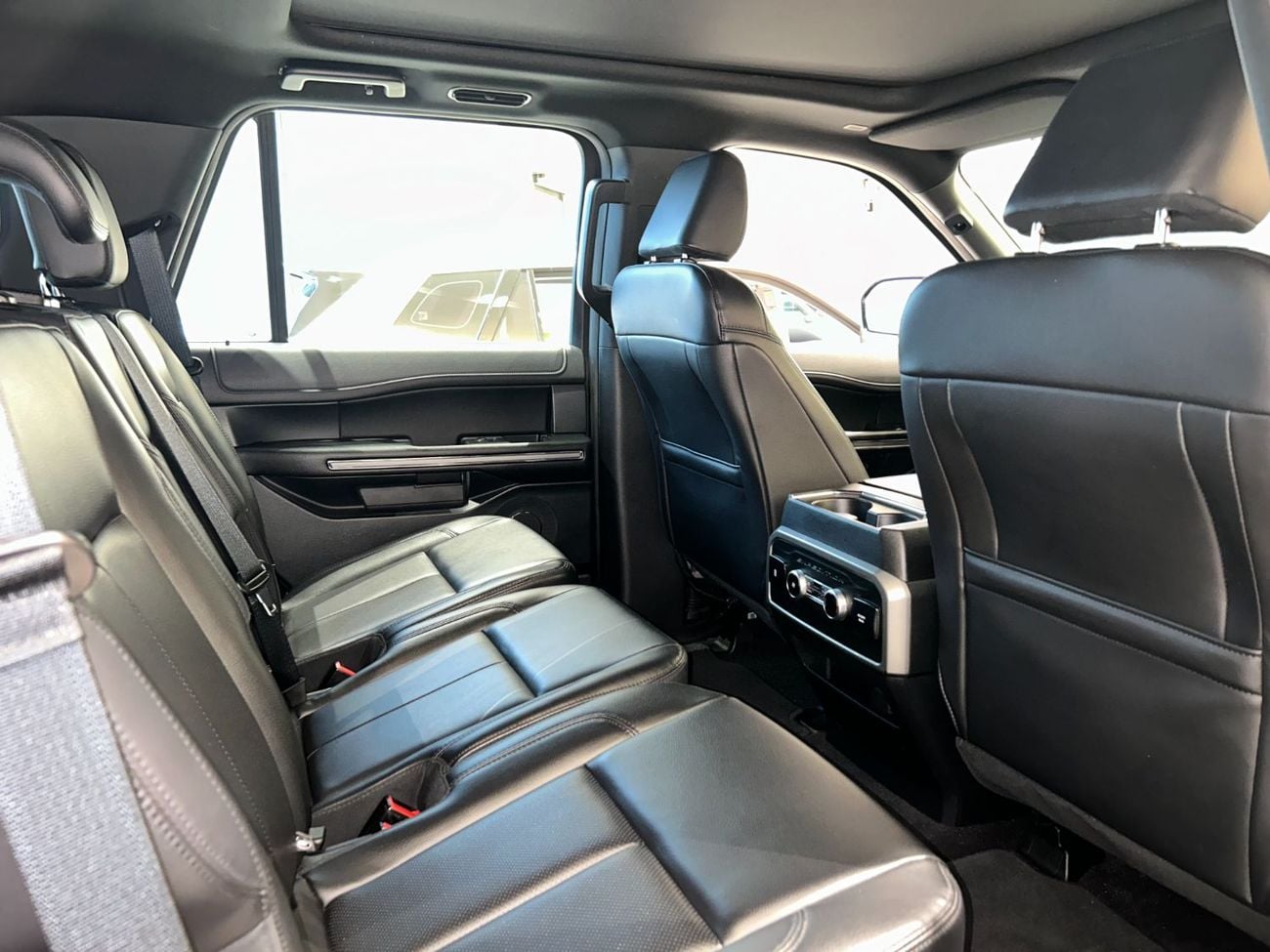 Ford Expedition XT221 / FREE Insurance + Registration / AL TAYER MOTORS / AL QOUZ SHOWROOM