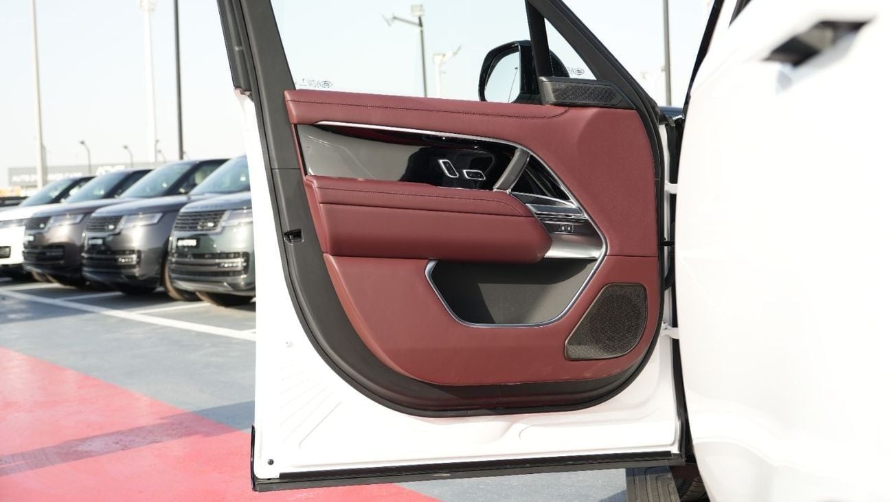 Land Rover Range Rover HSE P400 3.0L V6 White 2026 MY Export Only