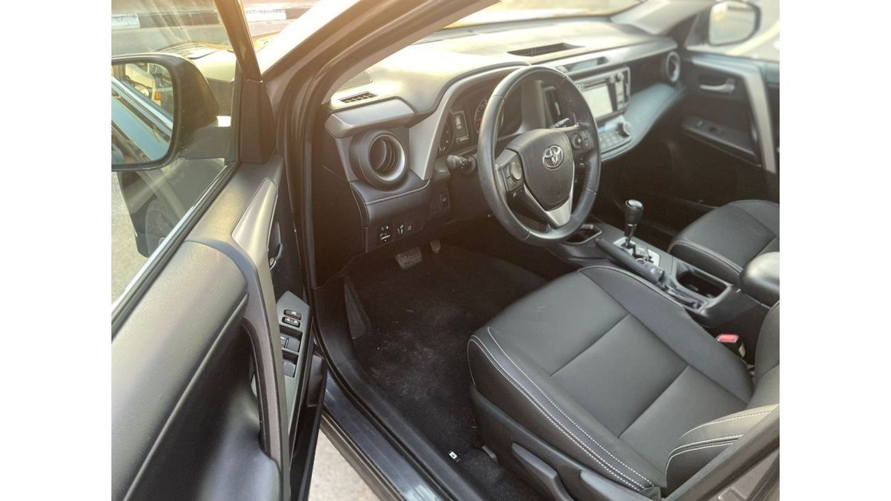 Toyota RAV4 2018 Toyota Rav4 2.5L V4 - Push Start and Auto Trunk Full Option With 2 keys -